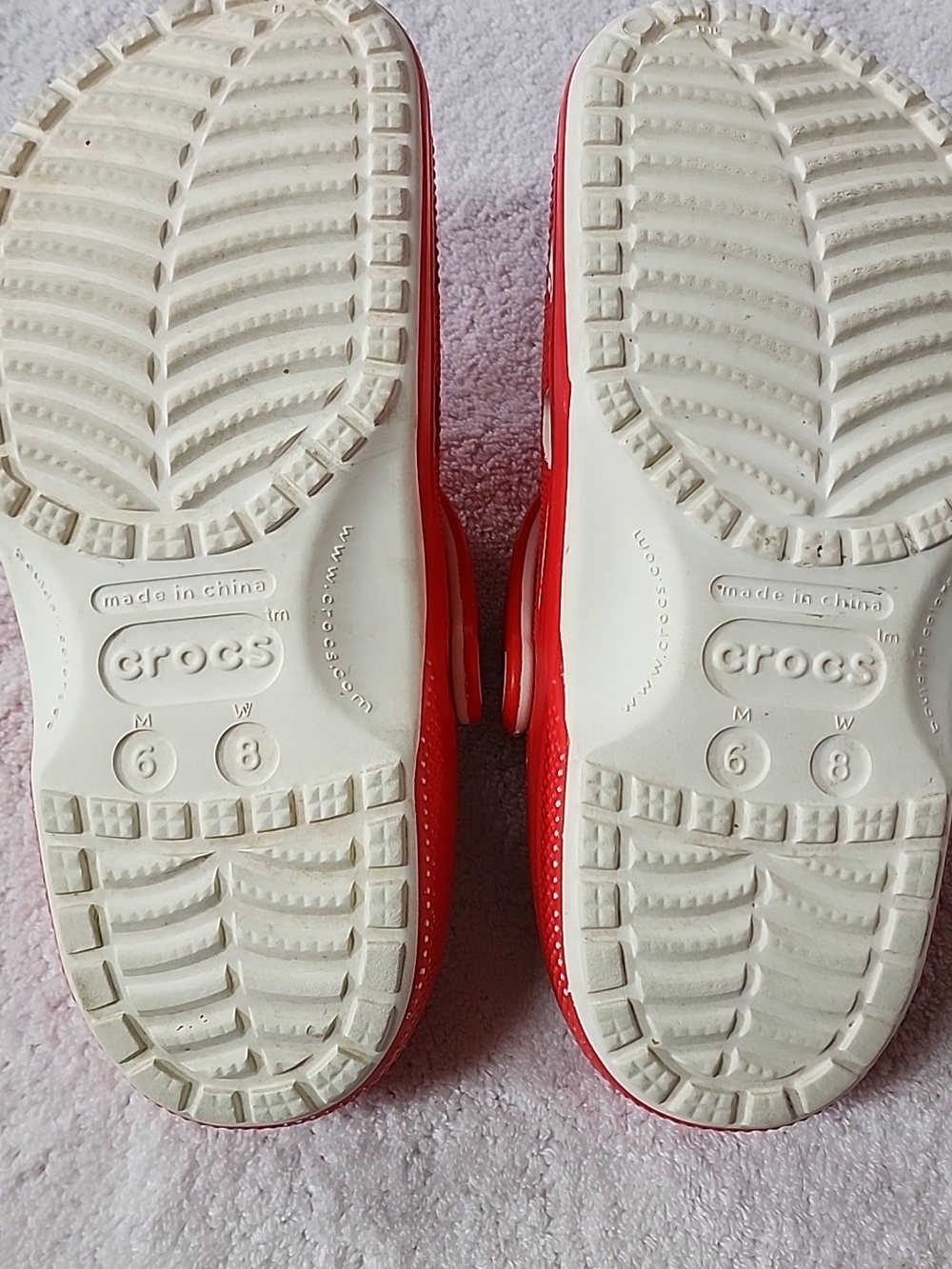 CROCS Women's Red Classic Clog with McDonald's Jibbitz Size 8 Preowned - Picture 9 of 10